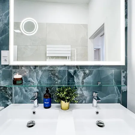 Διαμέρισμα Days - Two Bedroom With Parking And Netflix In Karlin Πράγα
