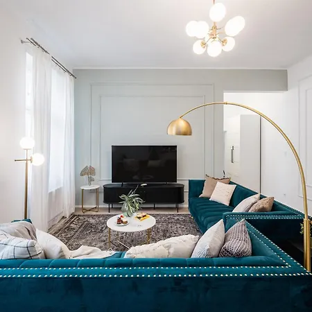 Days - Two Bedroom With Parking And Netflix In Karlin Appartamento Praga