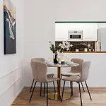 アパート Days - Two Bedroom With Parking And Netflix In Karlin プラハ
