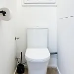 Days - Two Bedroom With Parking And Netflix In Karlin Apartmán