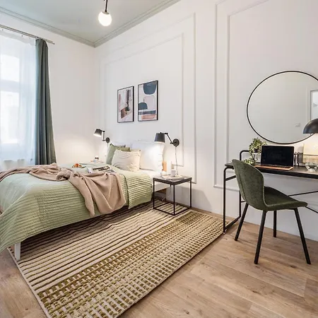 Days - Two Bedroom With Parking And Netflix In Karlin Apartment Prague