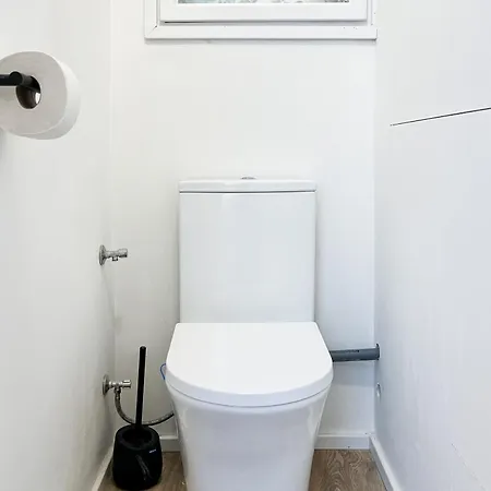 Days - Two Bedroom With Parking And Netflix In Karlin Apartment
