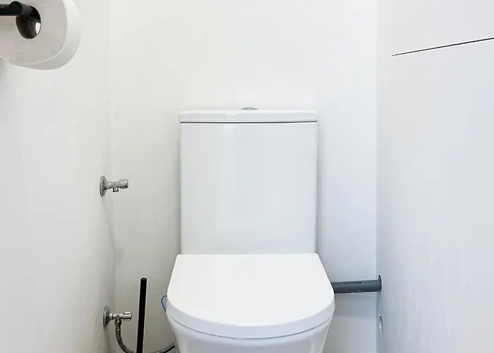 Days - Two Bedroom With Parking And Netflix In Karlin Apartmán